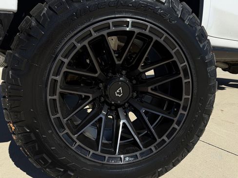 Used 2024 Chevrolet Silverado 2500 LTZ w/ LTZ Plus Package image 12