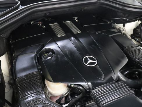 Used 2015 Mercedes-Benz GL 450 4MATIC w/ Appearance Package image 27