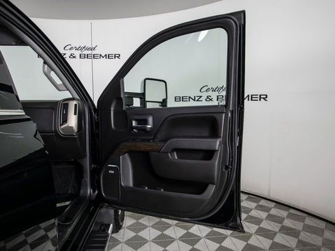 Used 2017 GMC Sierra 3500 Denali image 16