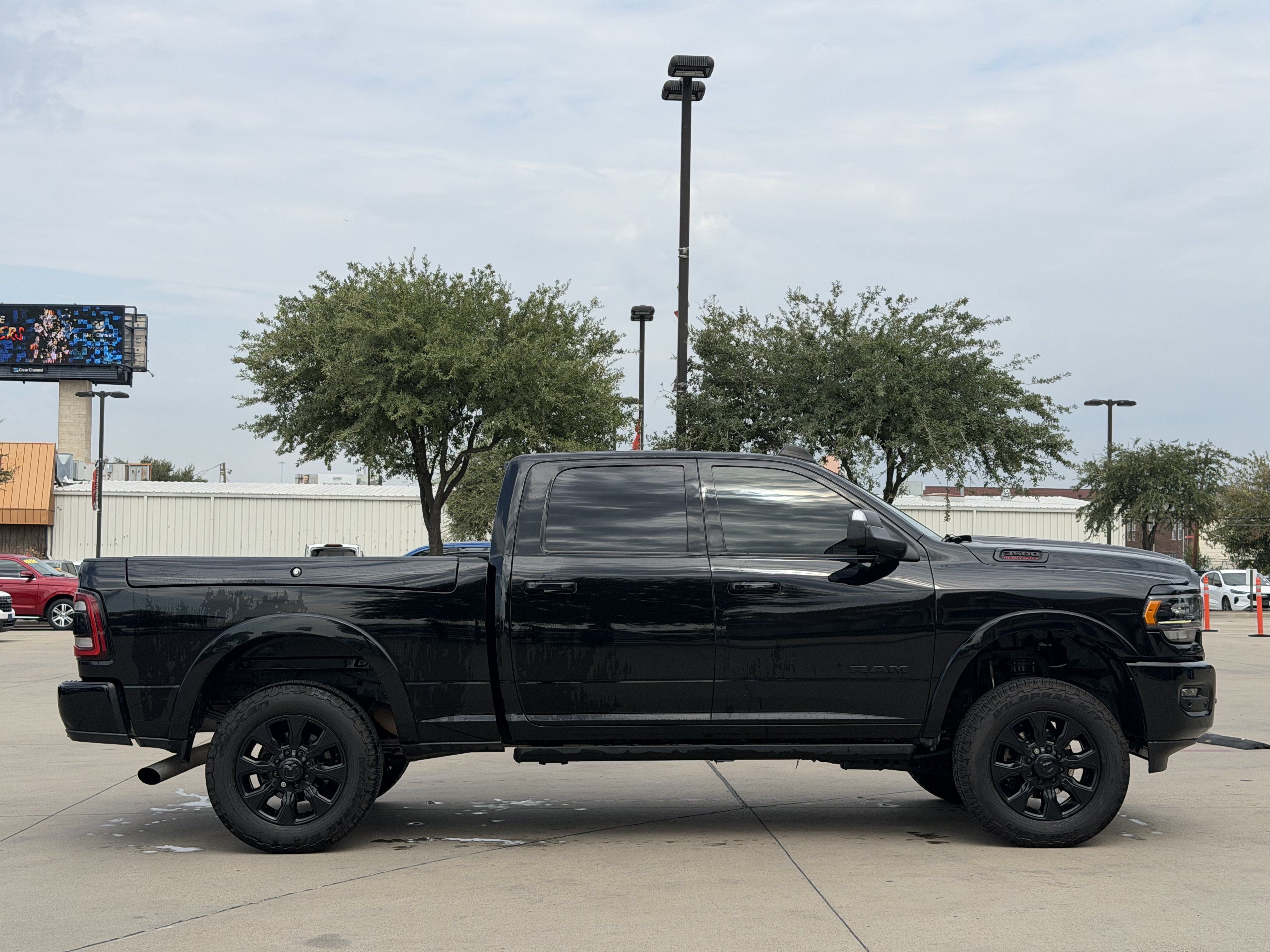 Used 2022 RAM 3500 Limited AWD/4WD image 3