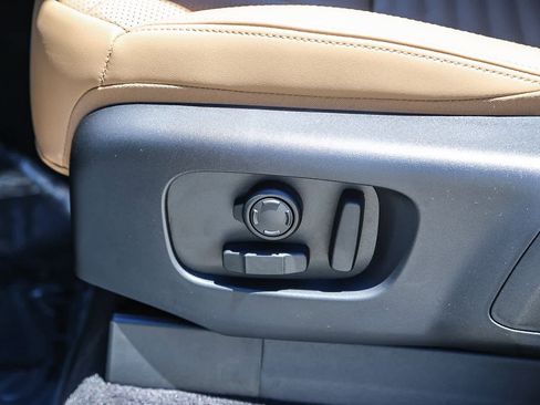 New 2025 Land Rover Discovery Dynamic SE image 21