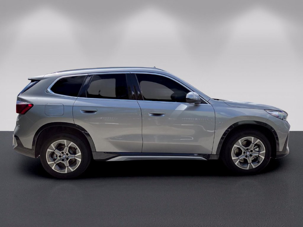 Used 2027 BMW X1 xDrive28i AWD/4WD image 3