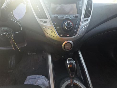 Used 2016 Hyundai Veloster image 11