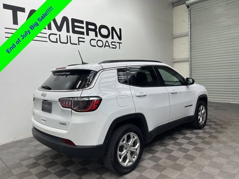 Used 2024 Jeep Compass Latitude AWD/4WD image 5