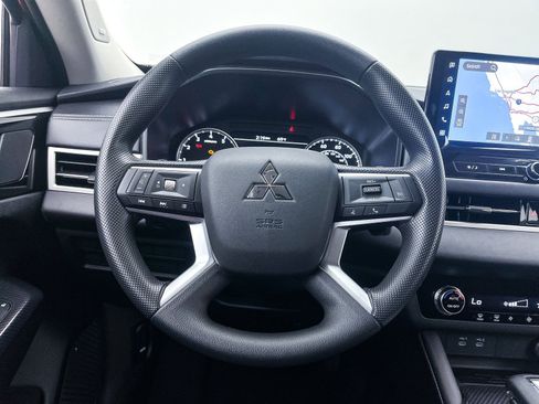 New 2025 Mitsubishi Outlander ES image 21