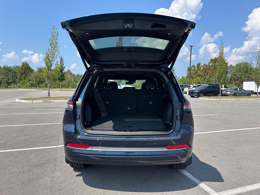 New 2027 Jeep Grand Cherokee Limited AWD/4WD image 18