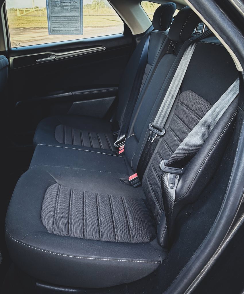 Used 2020 Ford Fusion SE FWD image 17