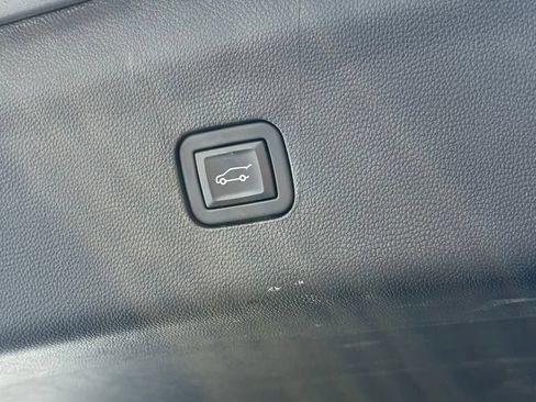 Used 2024 Buick Enclave Essence AWD/4WD image 7