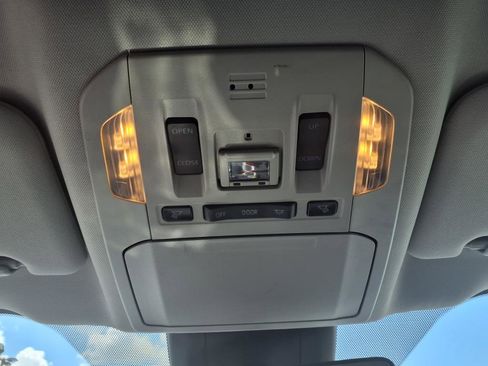 Used 2022 Toyota Highlander XLE image 17