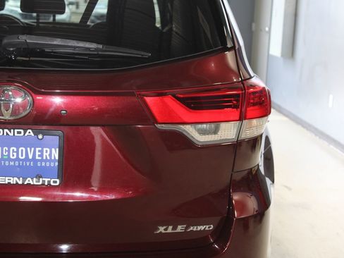 Used 2019 Toyota Highlander XLE image 41