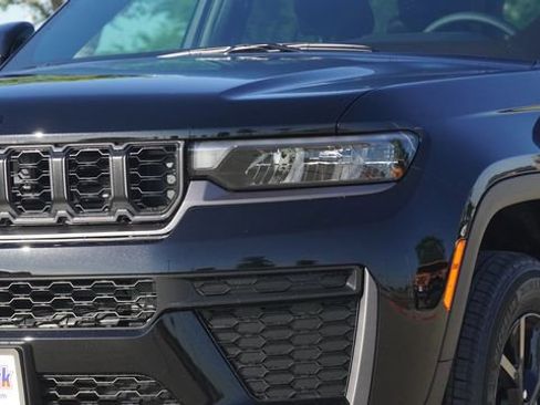 New 2026 Jeep Grand Cherokee Altitude AWD/4WD image 4