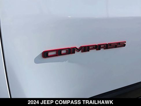 Used 2024 Jeep Compass Trailhawk AWD/4WD image 15