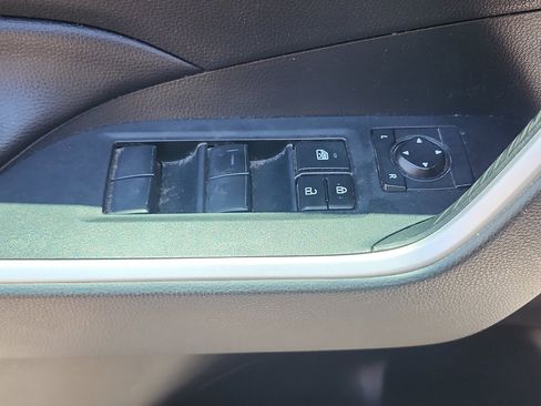 Used 2022 Toyota RAV4 LE AWD/4WD image 16