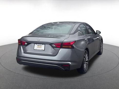 Used 2025 Nissan Altima 2.5 SV FWD image 11