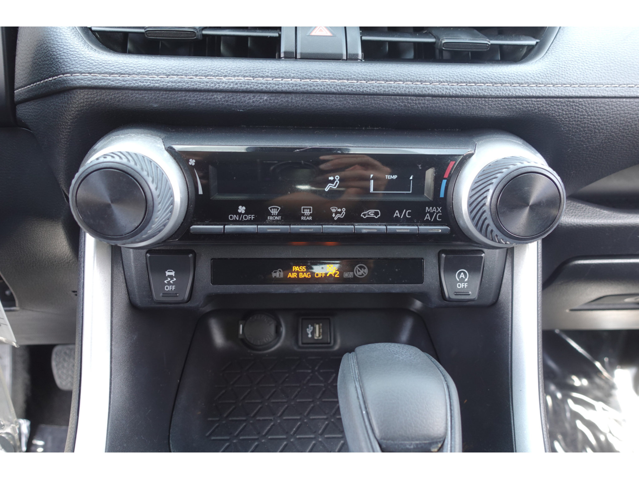 Certified 2024 Toyota RAV4 LE AWD/4WD image 17