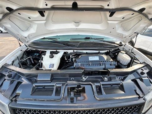 Used 2018 Chevrolet Express 2500 w/ Driver Convenience Package image 24