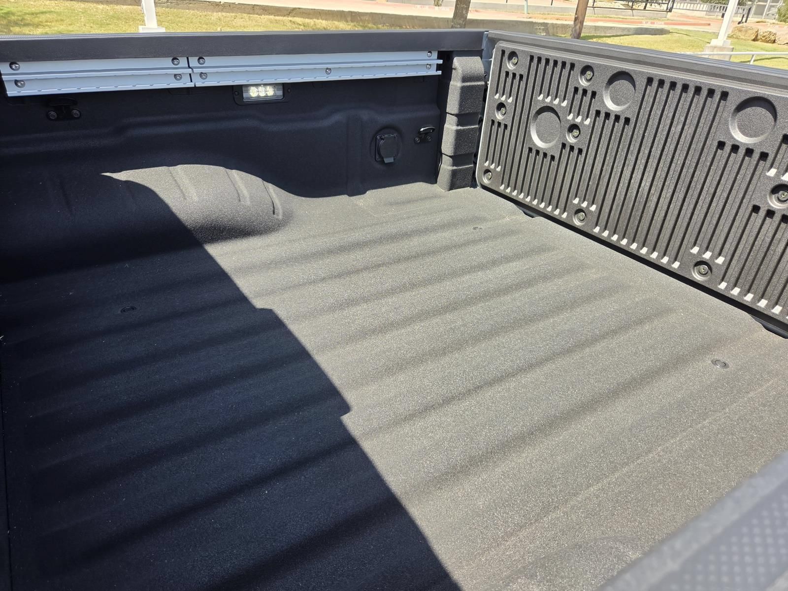 New 2027 Nissan Frontier SV w/ SV Convenience Package RWD image 11