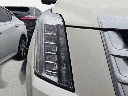 Used 2015 Cadillac Escalade Premium image 9