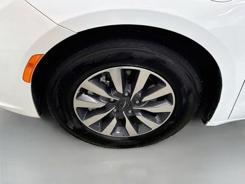 Used 2024 Chrysler Pacifica Limited FWD image 31