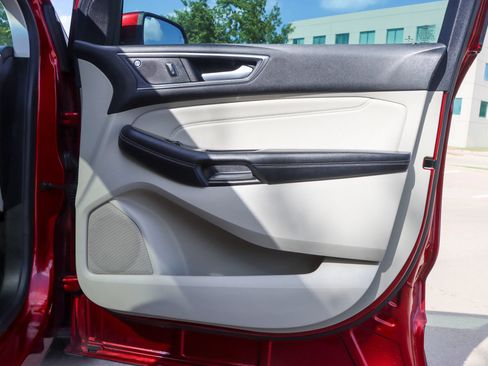 Used 2019 Ford Edge Titanium w/ Equipment Group 301A FWD image 10