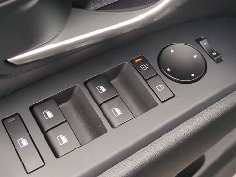 Certified 2025 Hyundai Tucson SE image 11