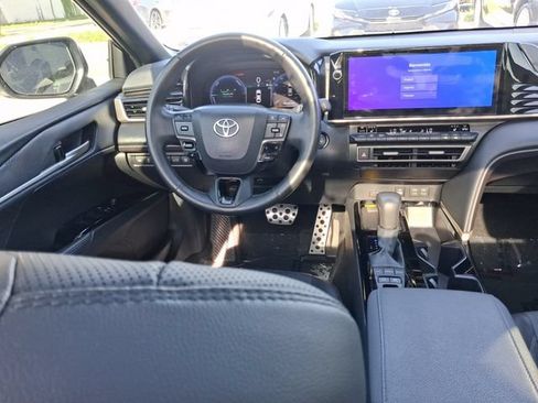 Used 2025 Toyota Camry XSE FWD image 8