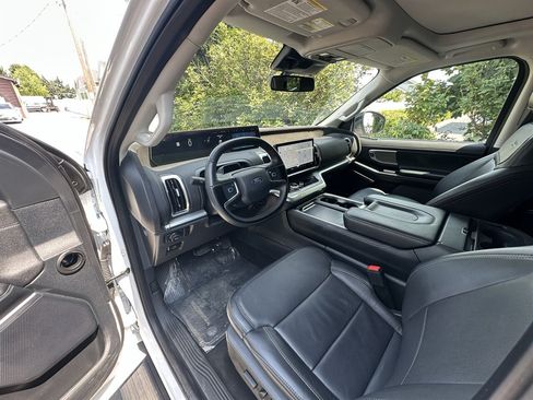 Used 2025 Ford Expedition Max Platinum AWD/4WD image 4