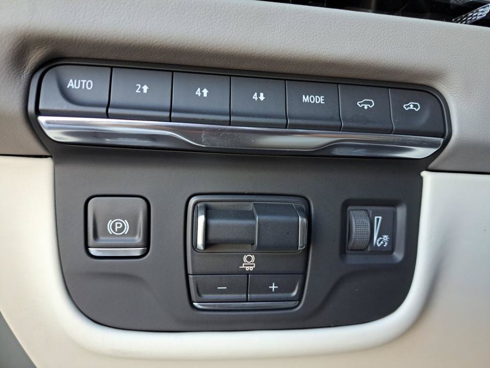 Certified 2025 Cadillac Escalade Sport Platinum w/ LPO, Floor Liner Package AWD/4WD image 33