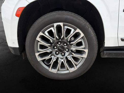 Used 2023 GMC Yukon Denali Ultimate AWD/4WD image 12
