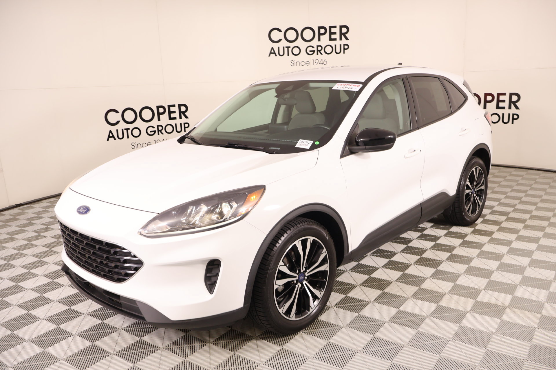 Used 2021 Ford Escape SE w/ SE Sport Appearance Package FWD image 9