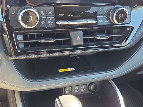 Used 2023 Toyota Highlander XSE image 21