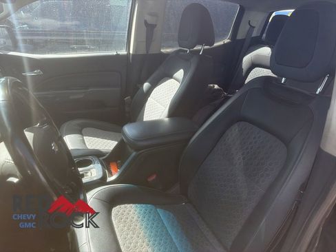 Used 2018 Chevrolet Colorado Z71 AWD/4WD image 2