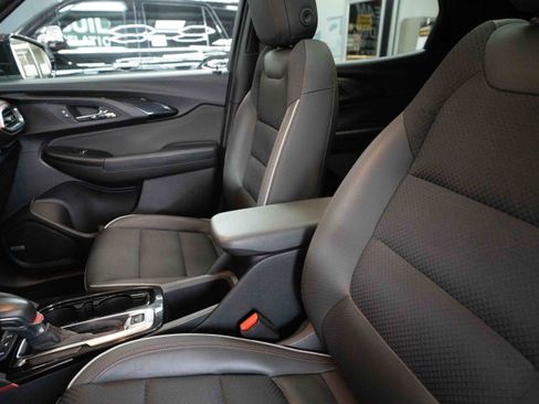 Used 2022 Chevrolet TrailBlazer RS w/ Sun and Liftgate Package image 10