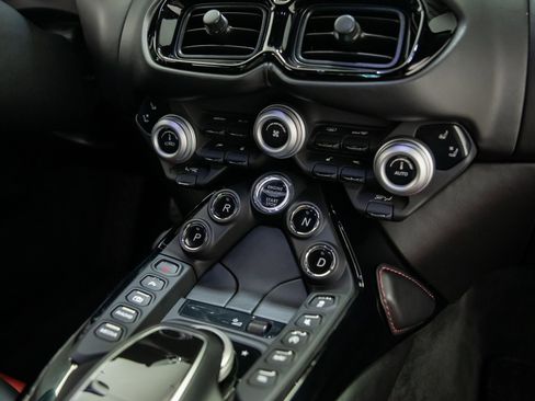 Used 2019 Aston Martin V8 Vantage Coupe RWD image 33