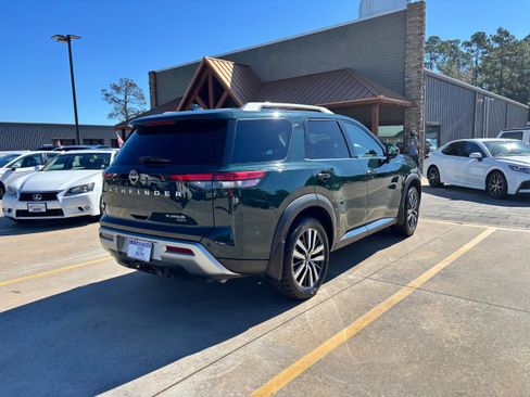 Used 2022 Nissan Pathfinder Platinum image 5