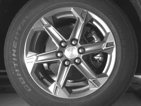 Used 2025 Chevrolet Blazer LT FWD image 13