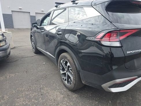 Used 2023 Kia Sportage EX AWD/4WD image 4
