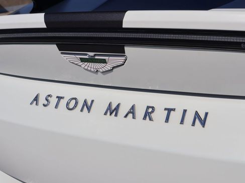 Used 2022 Aston Martin V8 Vantage Roadster image 28
