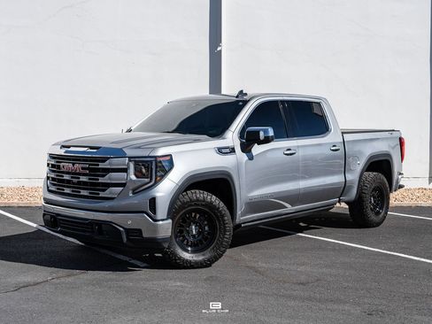 Used 2025 GMC Sierra 1500 SLE w/ X31 Off-Road Package AWD/4WD image 1