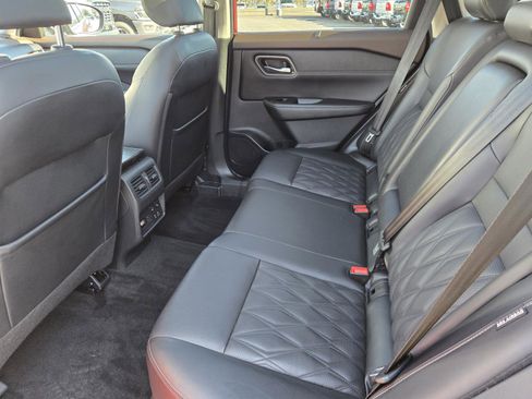 Used 2022 Nissan Rogue Platinum w/ Head-Up Display Package image 24