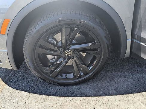 Used 2023 Volkswagen Tiguan SE R-Line image 10