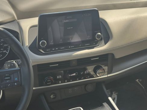 Used 2025 Nissan Rogue SV image 20