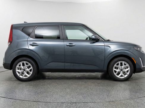 Used 2025 Kia Soul LX w/ LX Technology Package FWD image 11