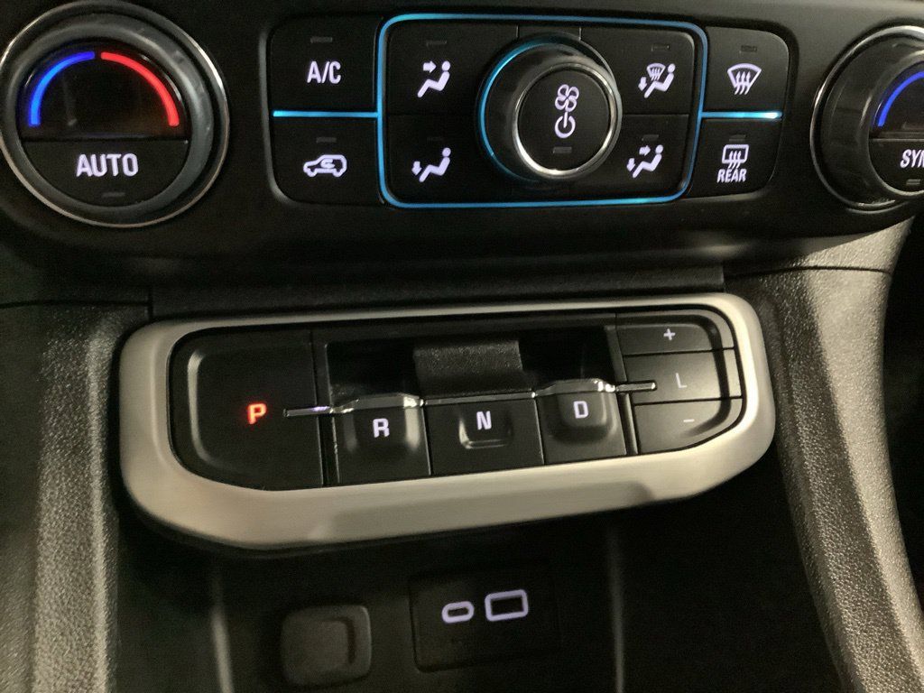 Used 2023 GMC Acadia SLE w/ Driver Convenience Package FWD image 21