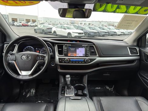 Used 2019 Toyota Highlander XLE AWD/4WD image 31