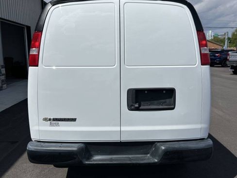 Used 2021 Chevrolet Express 2500 w/ Driver Convenience Package RWD image 4