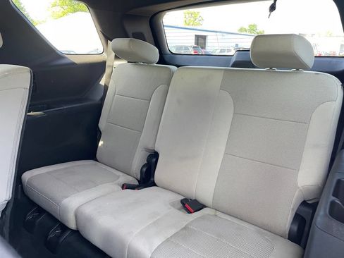 Used 2023 Chevrolet Traverse LS AWD/4WD image 14