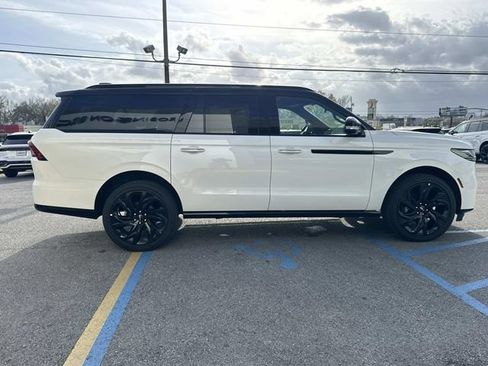 New 2026 Lincoln Navigator L Black Label AWD/4WD image 3