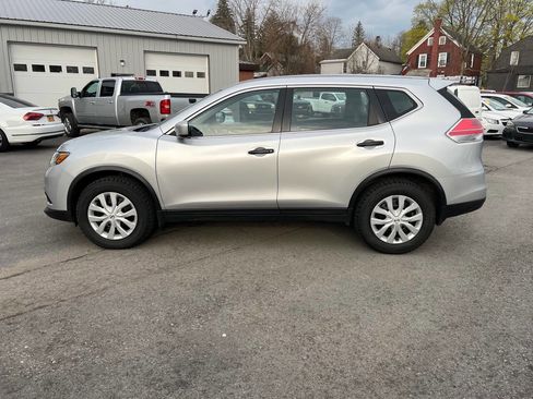 Used 2016 Nissan Rogue S image 2