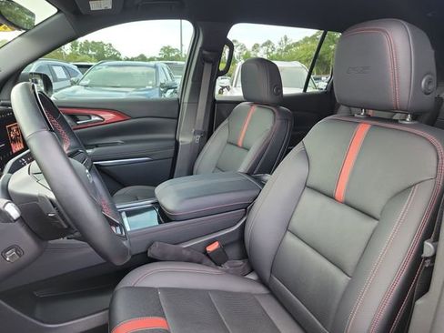 Certified 2025 Chevrolet Traverse RS FWD image 27